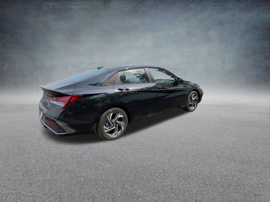 Used 2025 Hyundai Elantra Sport image 23