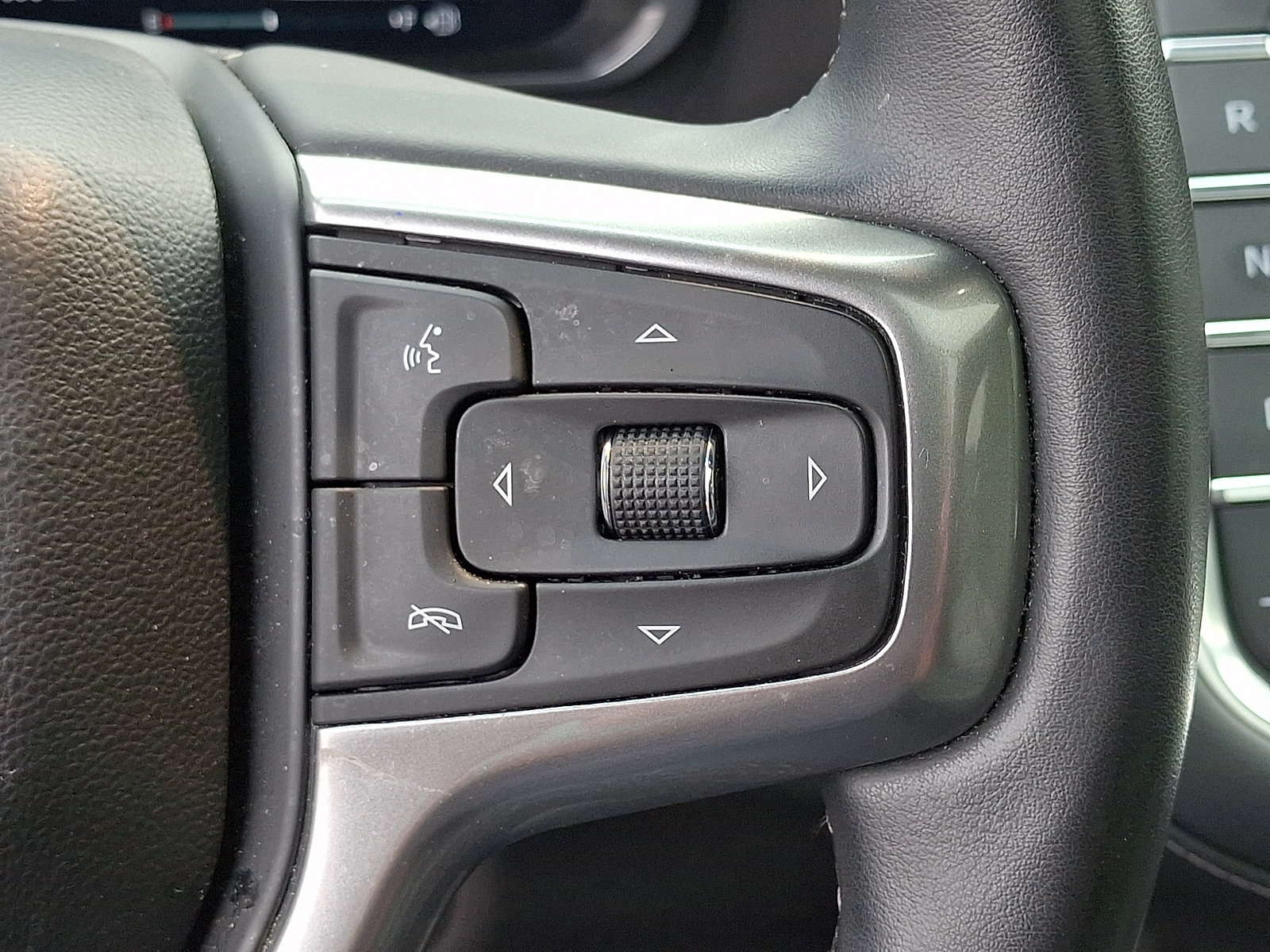 Used 2023 Chevrolet Tahoe LT w/ Luxury Package AWD/4WD image 24