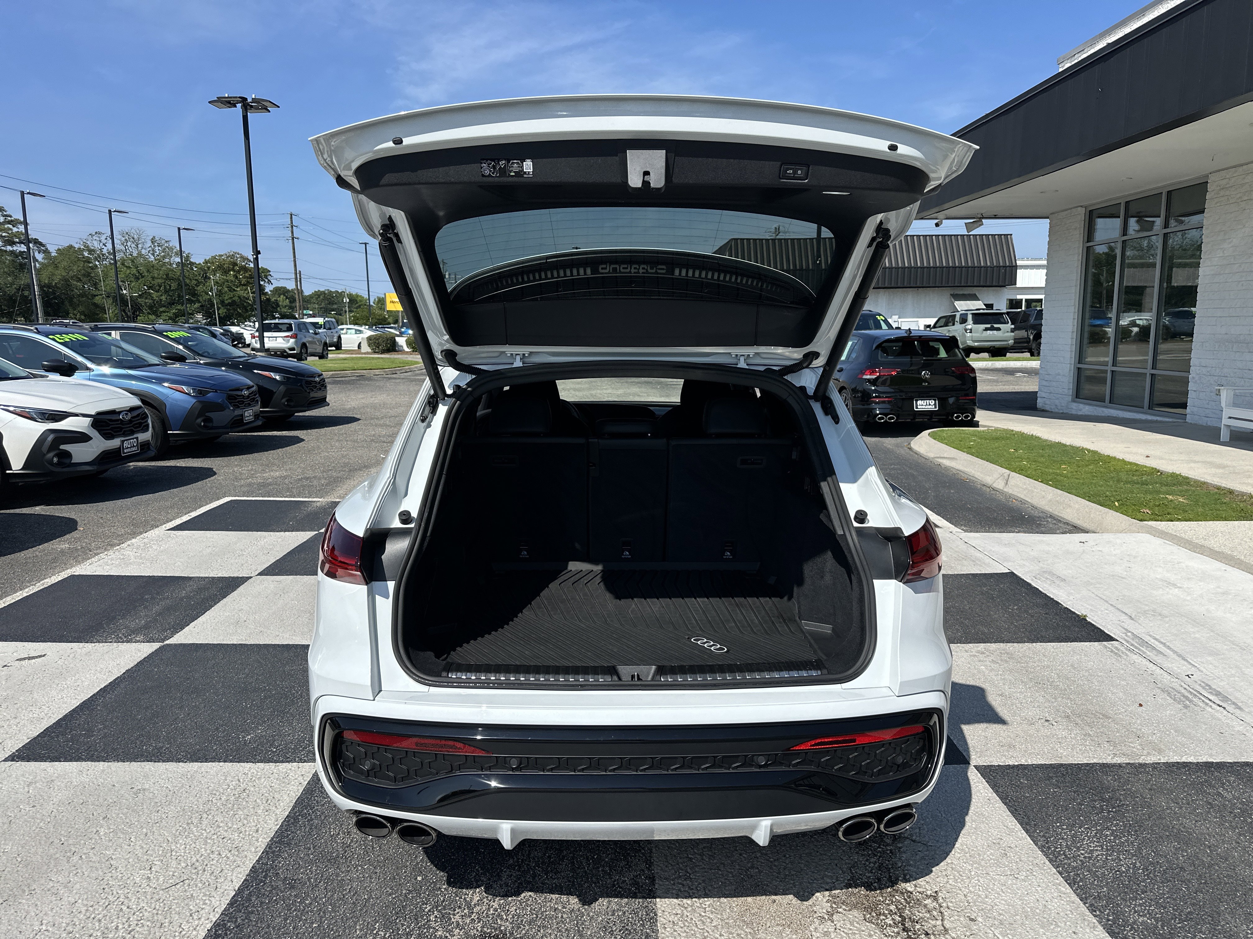 Used 2025 Audi SQ5 Prestige AWD/4WD image 5