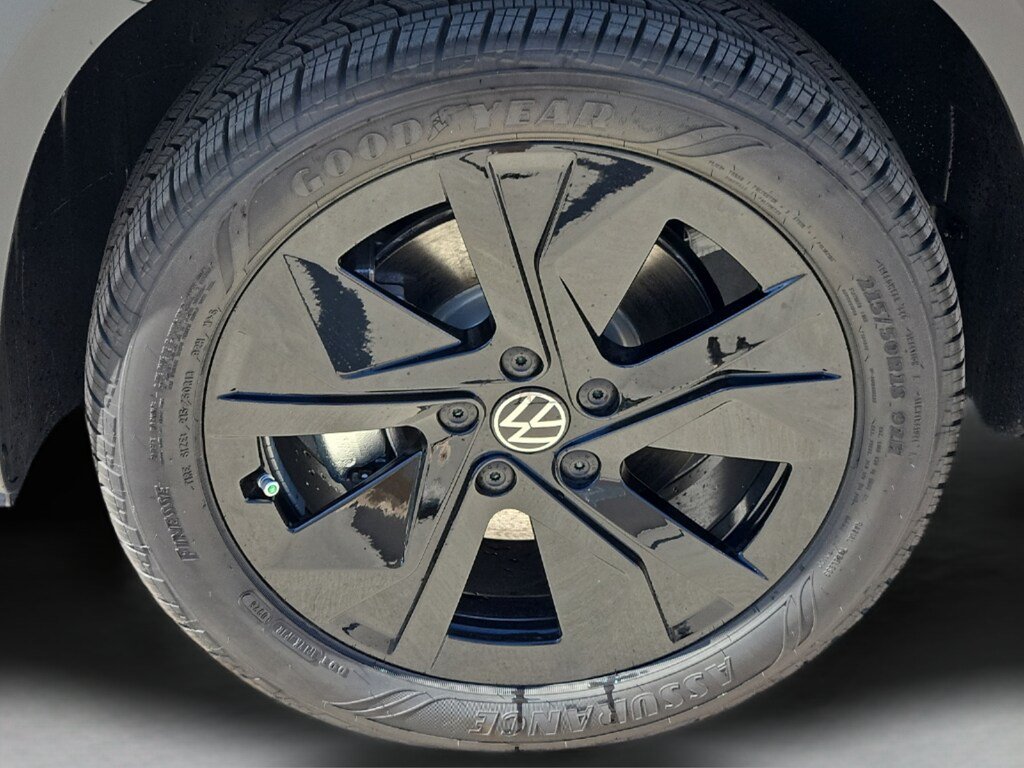 New 2026 Volkswagen Taos SE FWD image 8