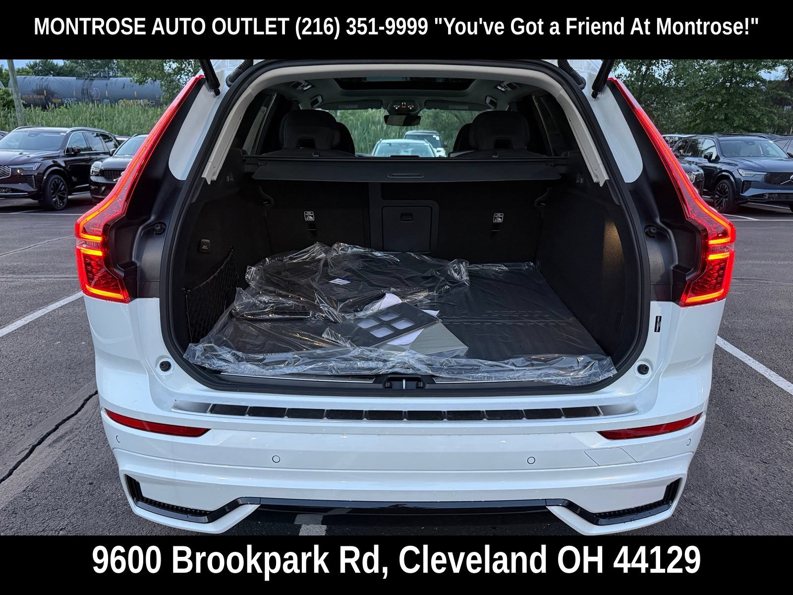 New 2026 Volvo XC60 T8 Plus w/ Climate Package PRO AWD/4WD image 44