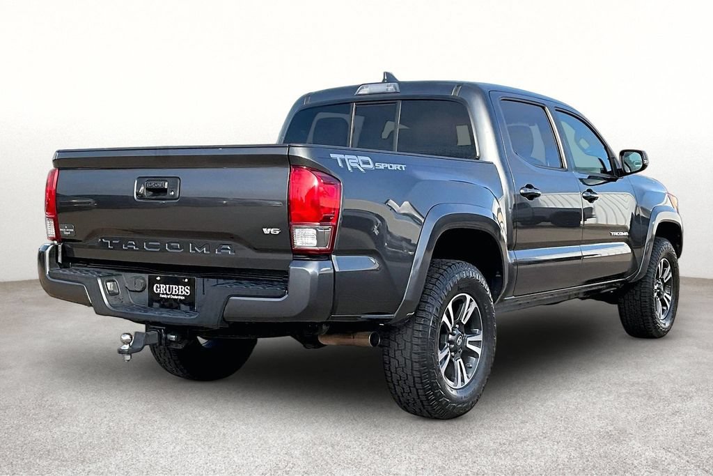 Used 2016 Toyota Tacoma TRD Sport w/ Towing Package RWD image 2