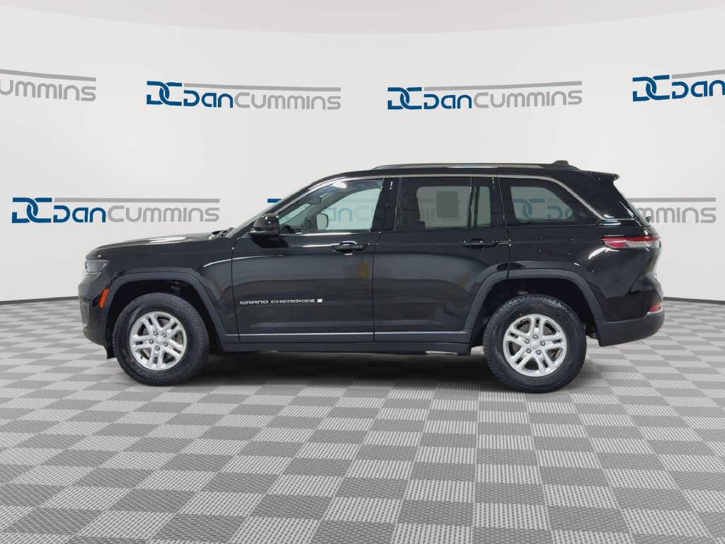 Used 2023 Jeep Grand Cherokee Laredo w/ Luxury Tech Group I AWD/4WD image 5