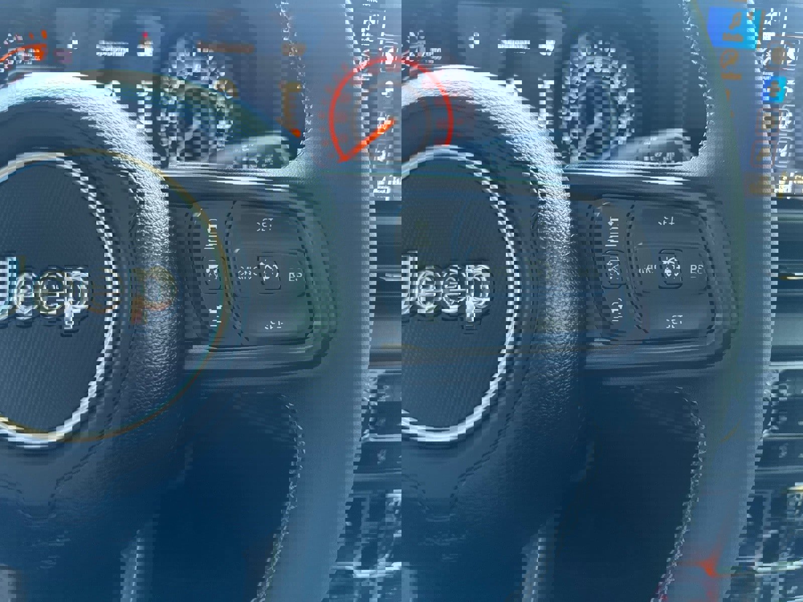 Used 2025 Jeep Gladiator Mojave w/ Convenience Group image 24