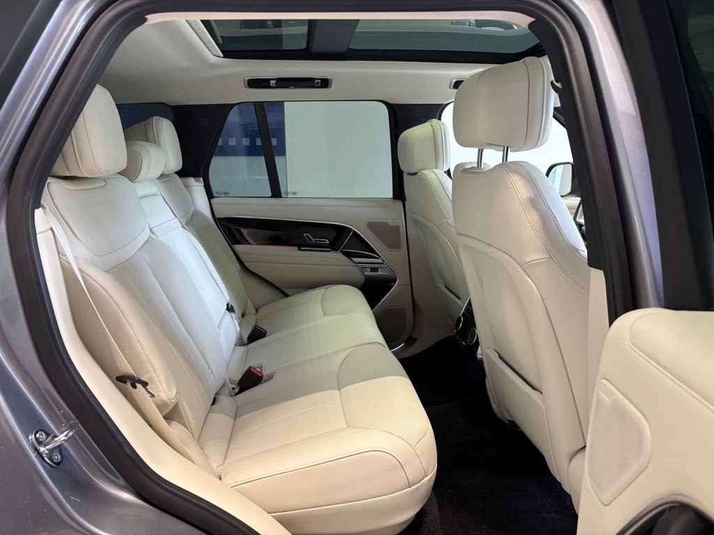 Used 2025 Land Rover Range Rover SE AWD/4WD image 23