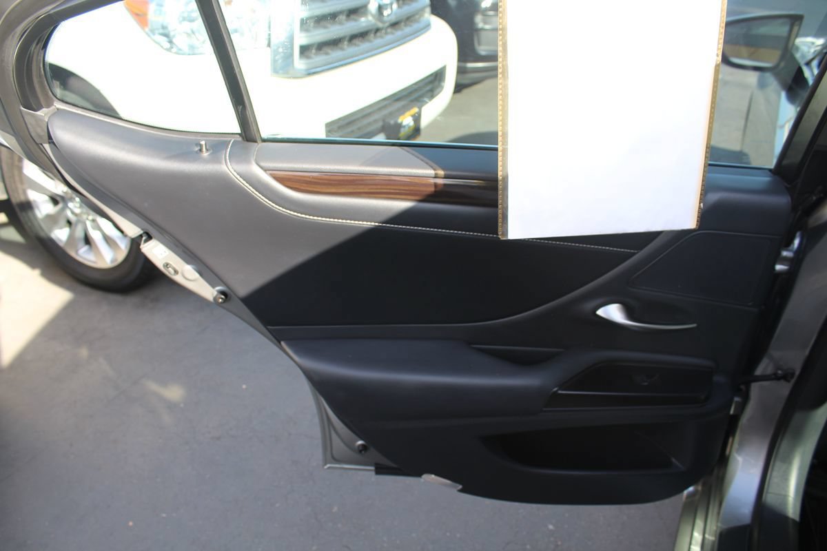 Used 2019 Lexus ES 300h w/ Premium Package FWD image 26