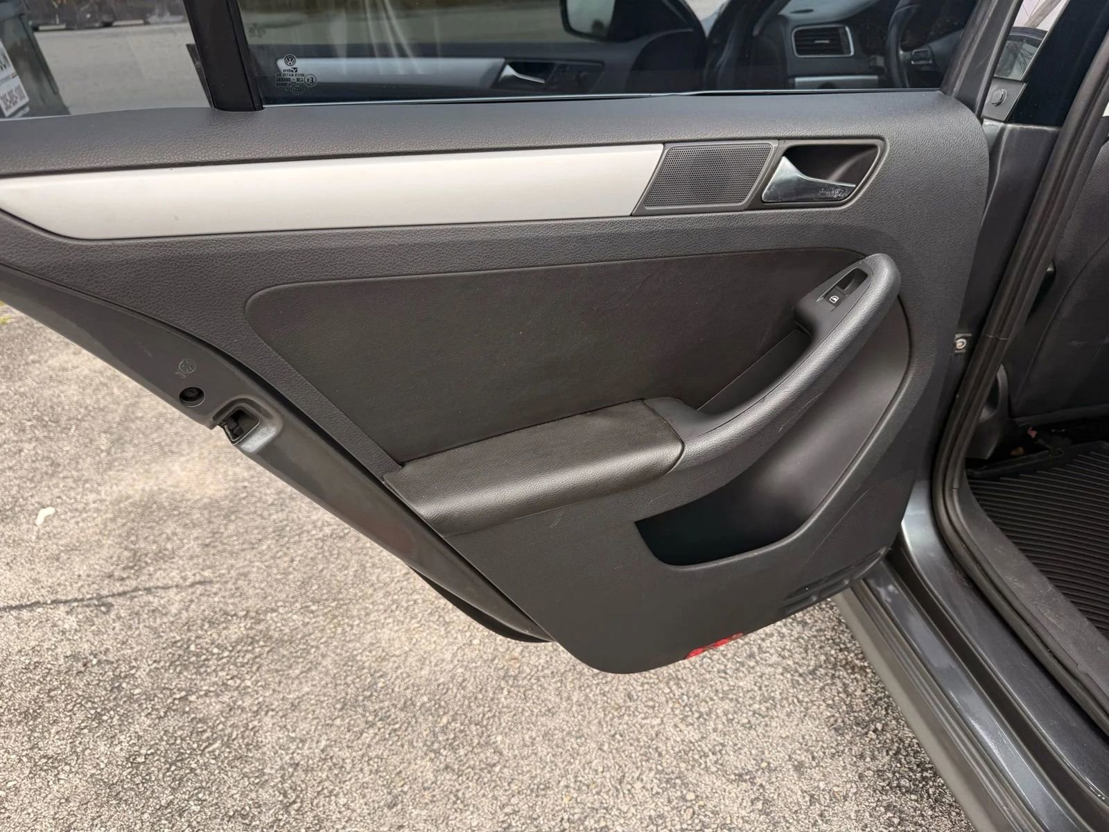 Used 2011 Volkswagen Jetta SEL image 11