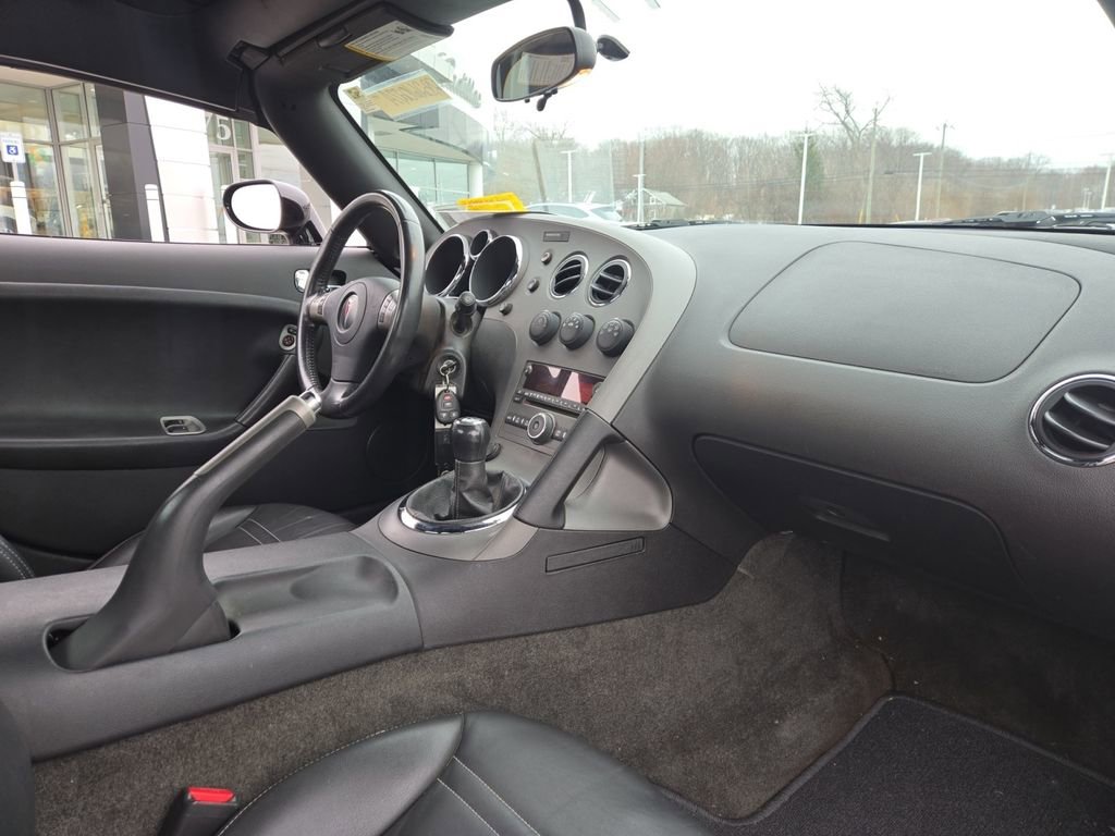 Used 2006 Pontiac Solstice Convertible w/ Premium Package RWD image 24