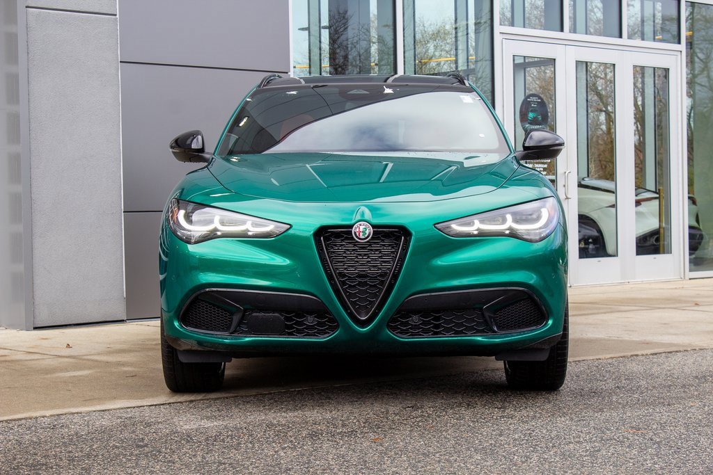 New 2025 Alfa Romeo Stelvio Sprint image 2