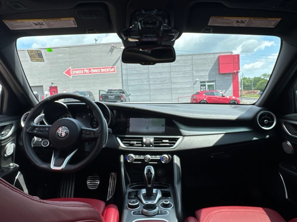 Used 2022 Alfa Romeo Giulia Veloce AWD/4WD image 34