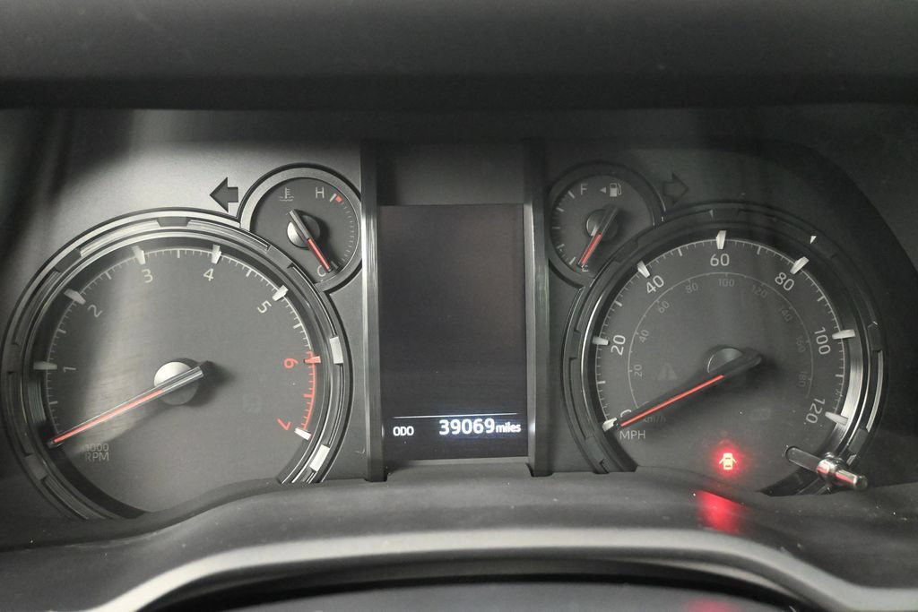 Used 2020 Toyota 4Runner SR5 AWD/4WD image 13