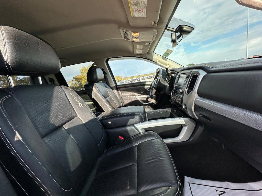 Used 2016 Nissan Titan PRO-4X w/ Pro-4x Convenience Package AWD/4WD image 18