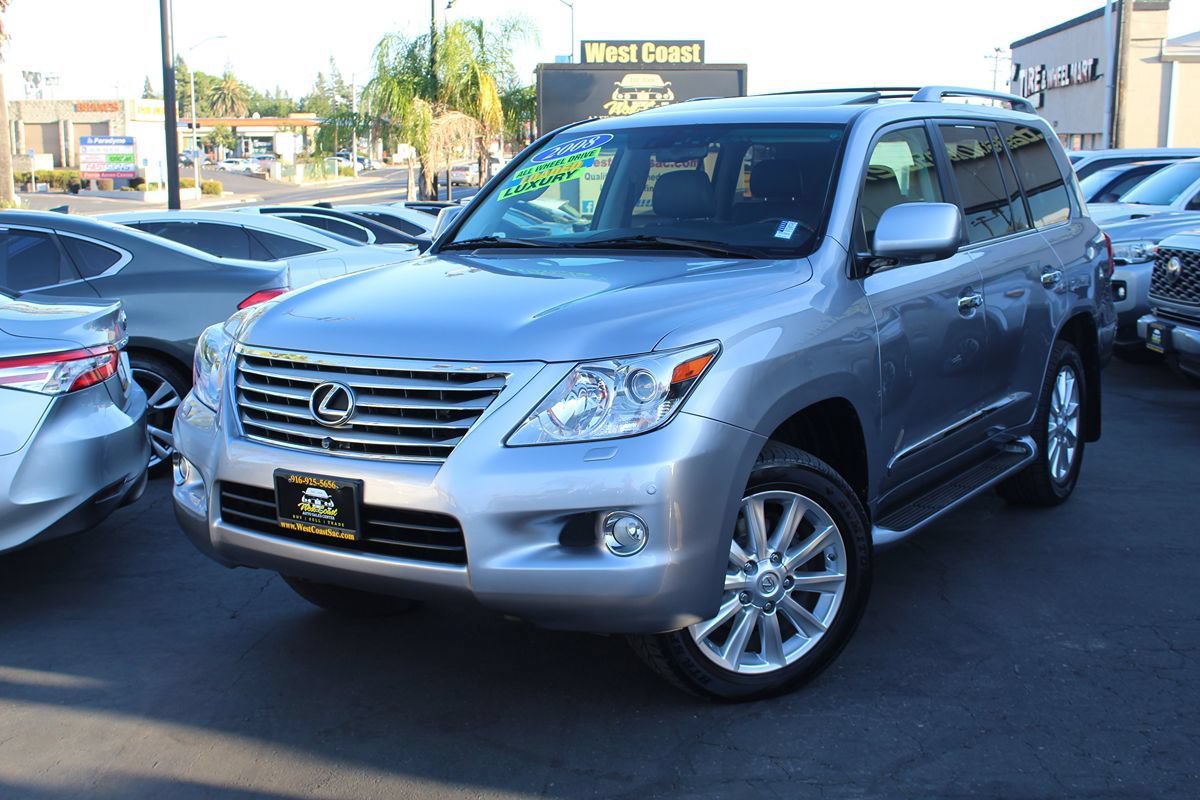 Used 2008 Lexus LX 570 4WD w/ Technology Pkg image 2