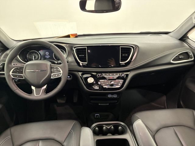 Used 2025 Chrysler Pacifica Select FWD image 20