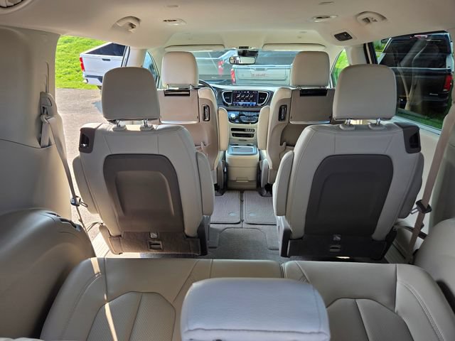 Used 2021 Chrysler Pacifica Touring-L w/ Uconnect Theater Family Group AWD/4WD image 19