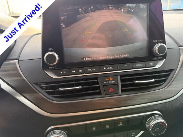 Used 2024 Nissan Altima 2.5 SV FWD image 14