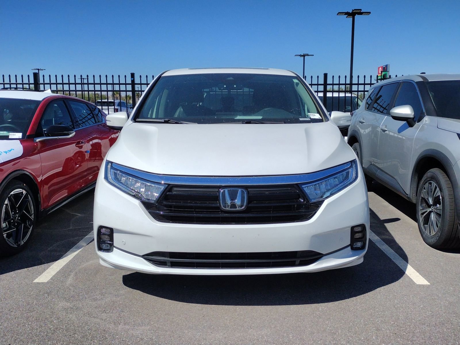 Used 2023 Honda Odyssey Touring image 2