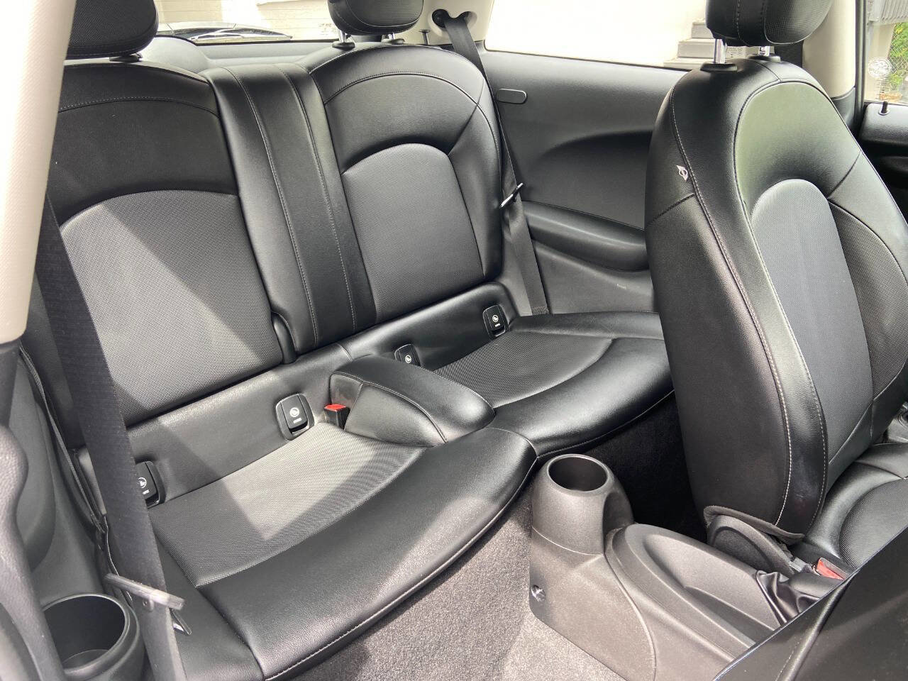 Used 2015 MINI Cooper 2-Door Hardtop image 18