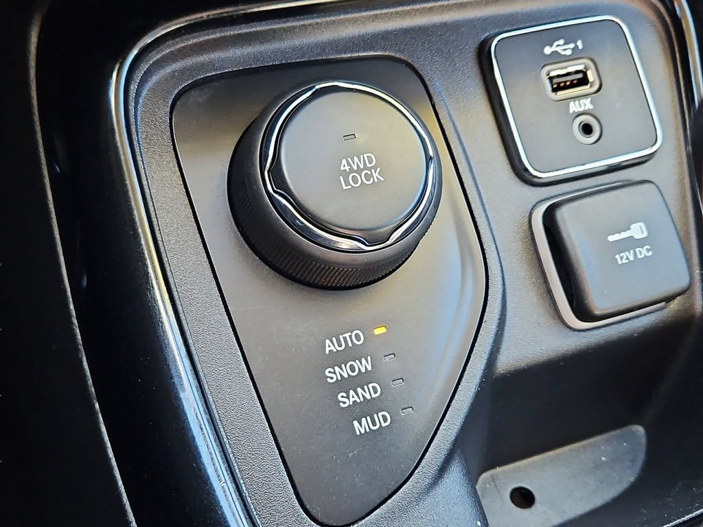 Used 2020 Jeep Compass Limited AWD/4WD image 16