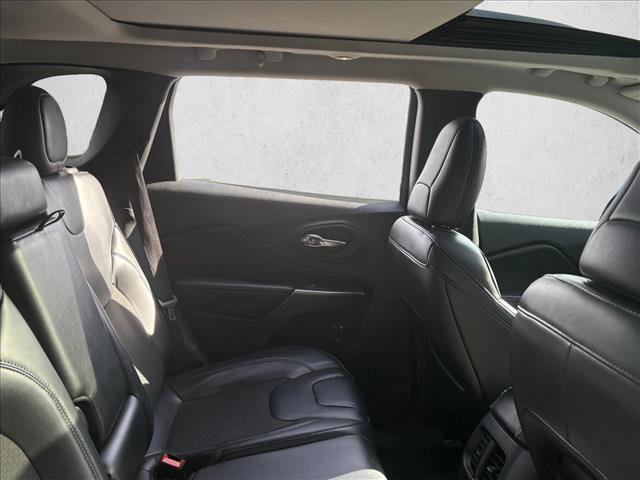 Used 2020 Jeep Cherokee Latitude Plus image 17