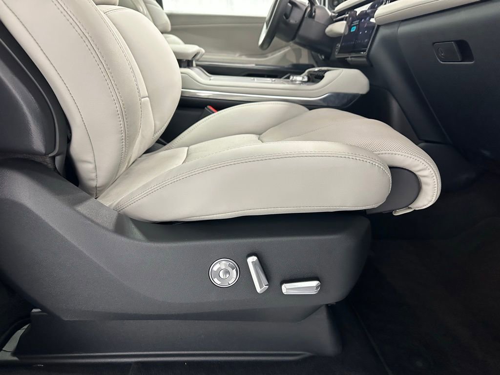 Used 2025 Lincoln Navigator Reserve image 62