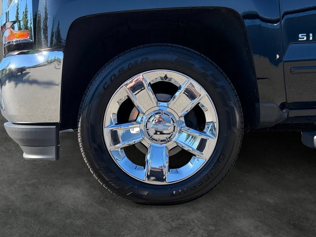 Used 2018 Chevrolet Silverado 1500 LT w/ LT Eassist Package AWD/4WD image 4