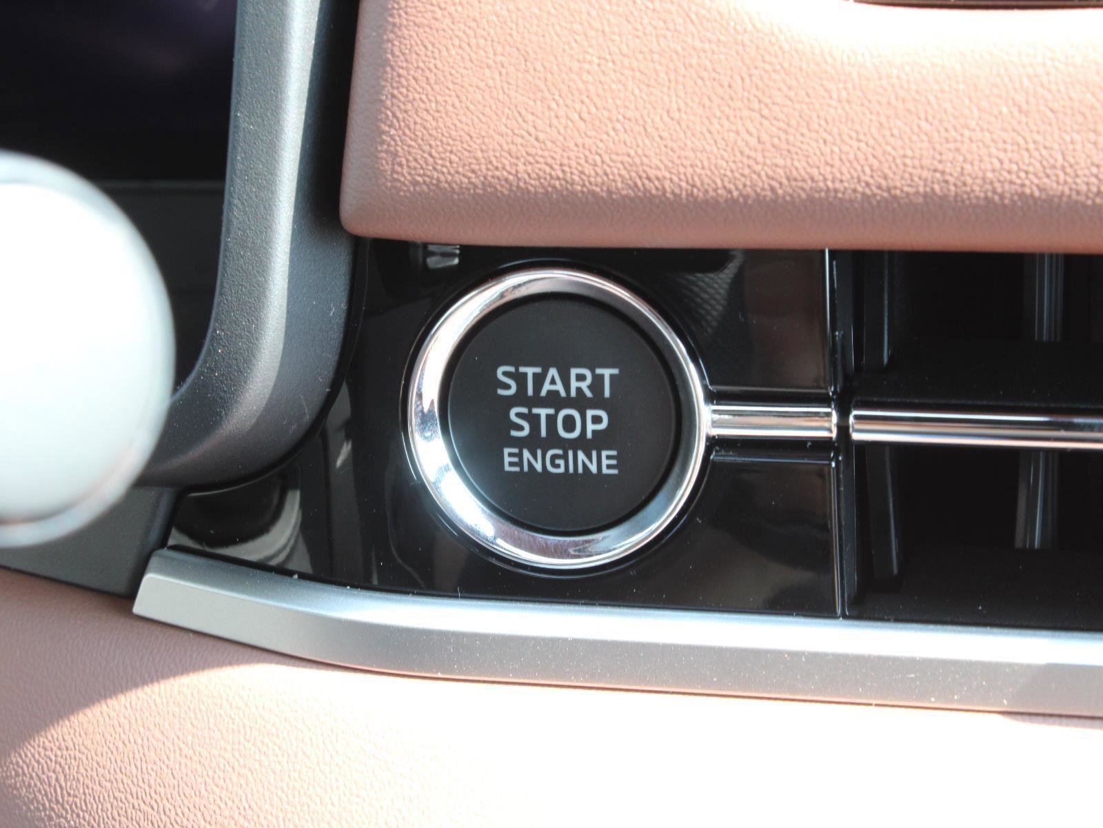 New 2025 Mitsubishi Outlander SEL image 30