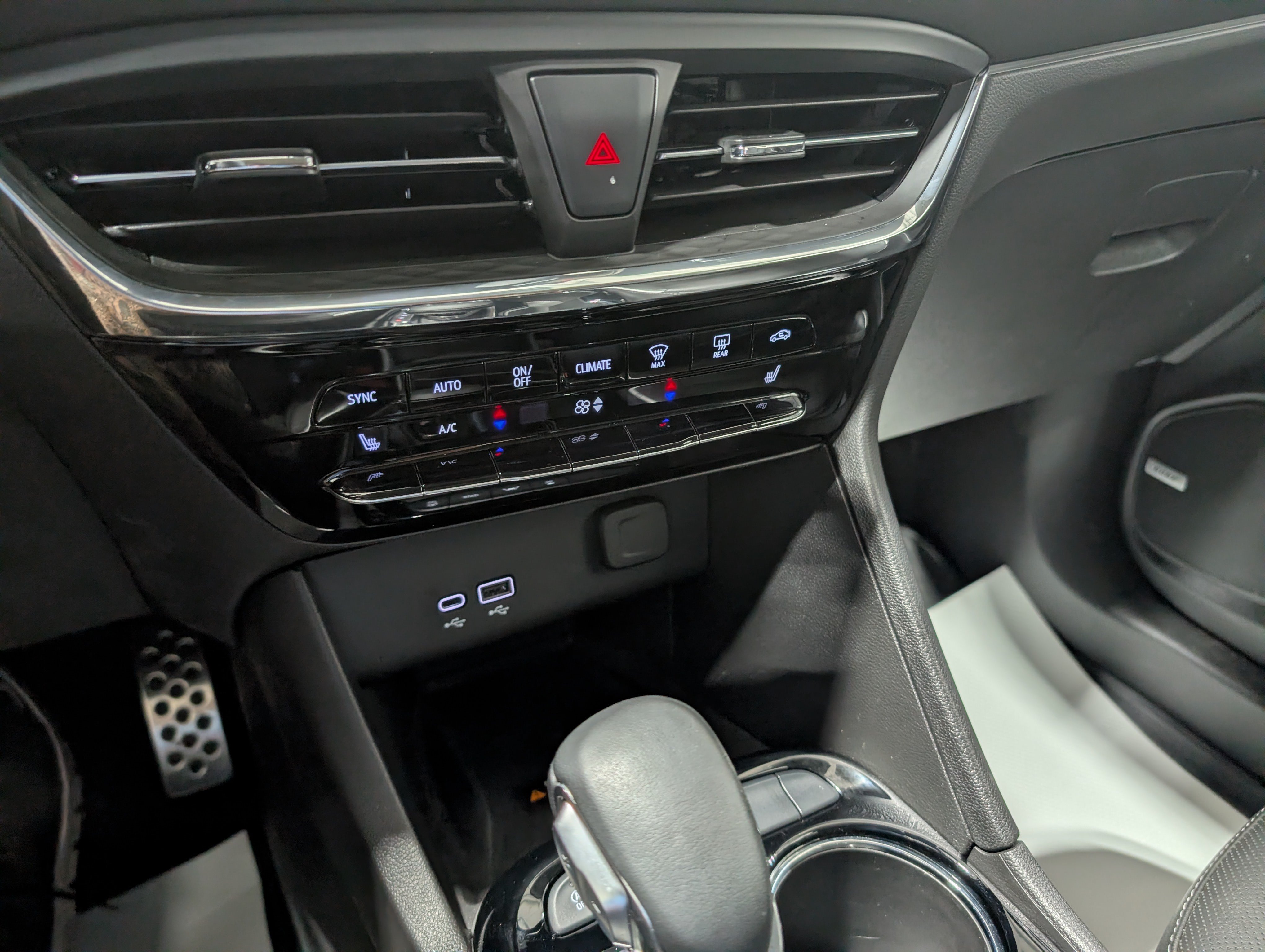 Used 2025 Buick Encore GX Avenir w/ Avenir Technology Package AWD/4WD image 23