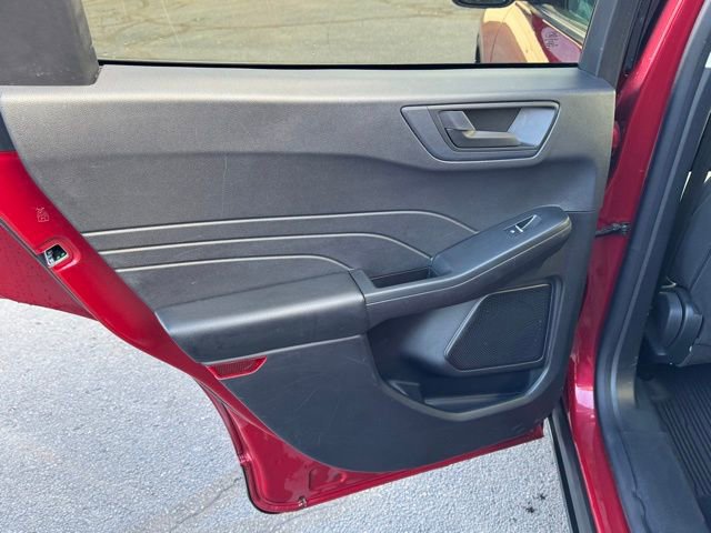 Used 2022 Ford Escape SE w/ SE Sport Appearance Package image 15