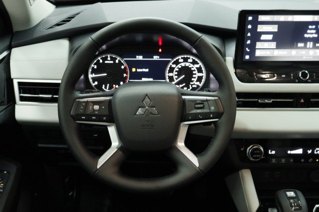 New 2026 Mitsubishi Outlander SE FWD image 19