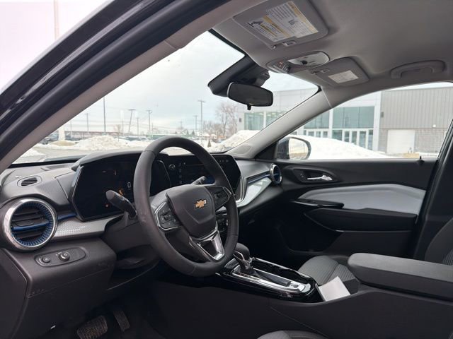 Used 2025 Chevrolet Trax LT w/ Driver Confidence Package image 13