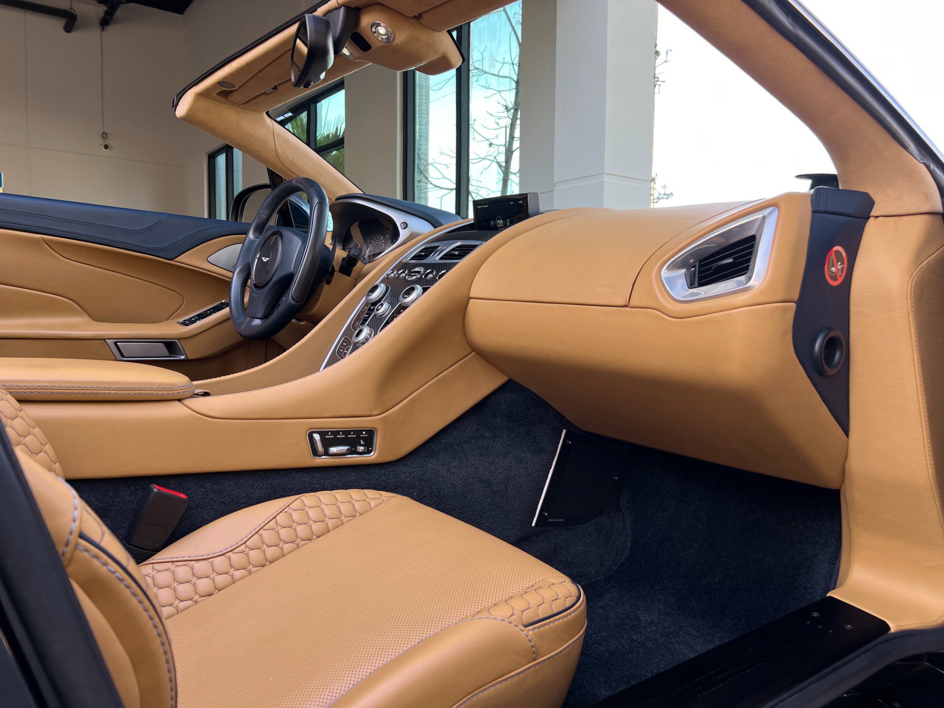 Used 2014 Aston Martin Vanquish Volante image 34