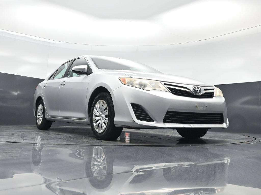Used 2014 Toyota Camry LE FWD image 39