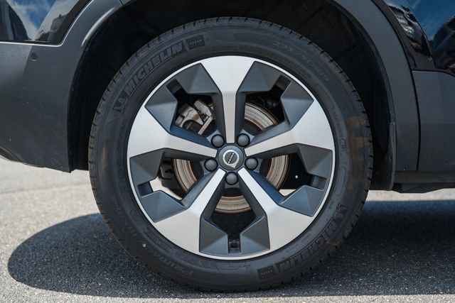 Certified 2025 Volvo XC40 B5 Plus AWD/4WD image 20