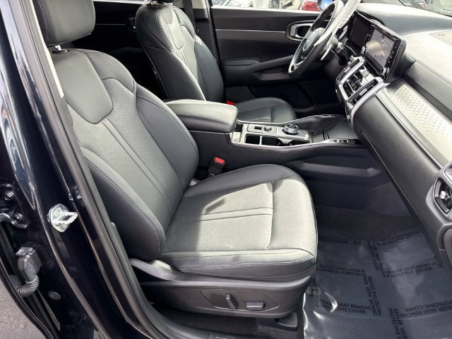 Used 2023 Kia Sorento EX AWD/4WD image 9