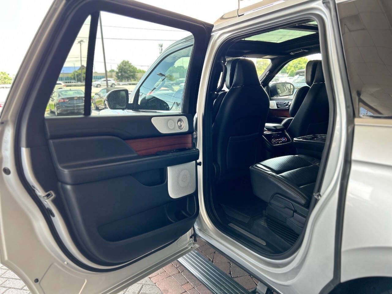 Used 2018 Lincoln Navigator L Reserve w/ Technology Package AWD/4WD image 47