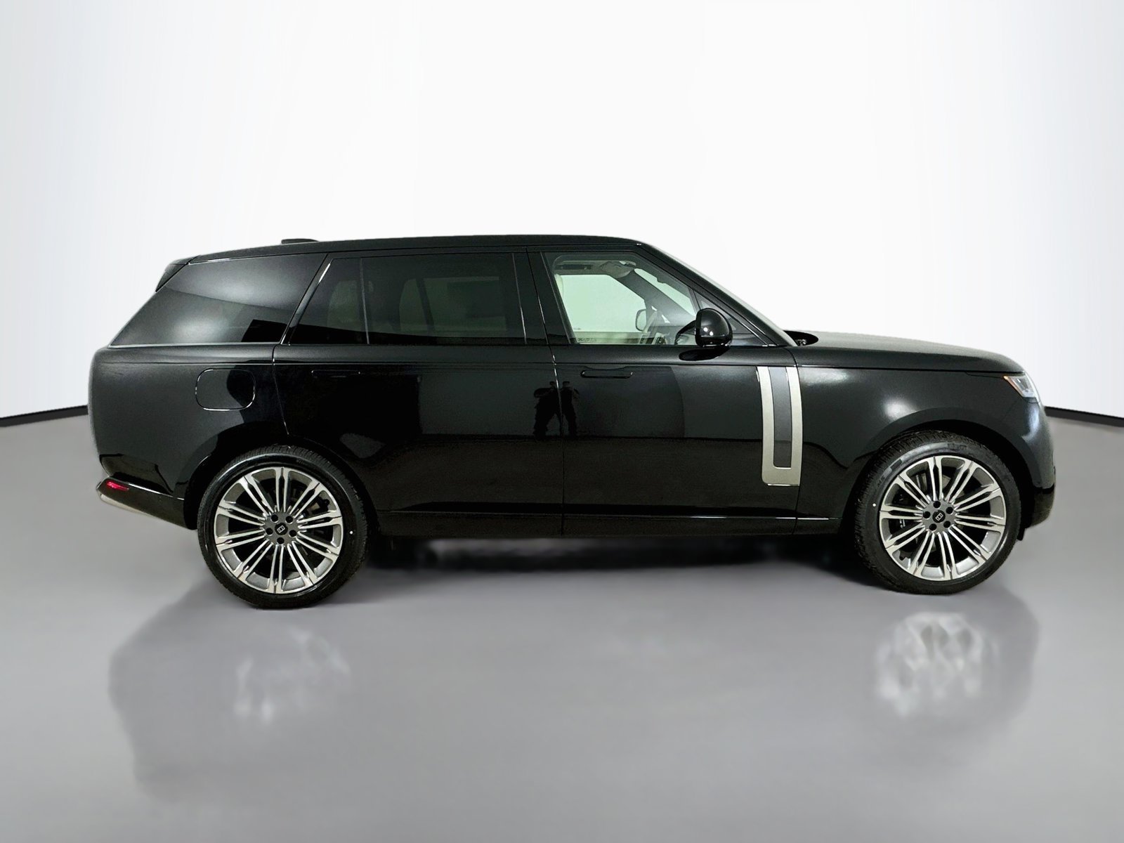 New 2027 Land Rover Range Rover Long Wheelbase SE AWD/4WD image 4
