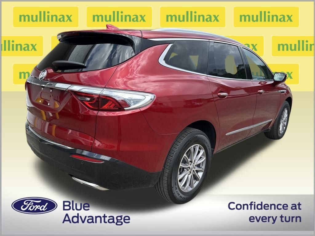 Used 2023 Buick Enclave Essence image 2