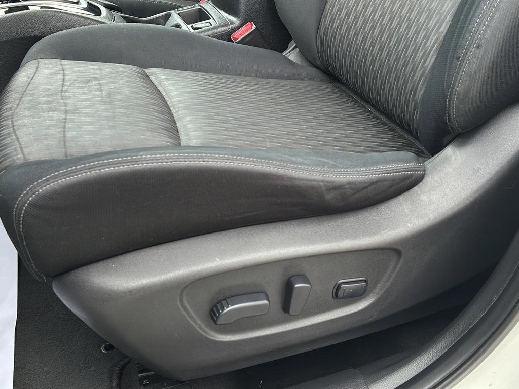 Used 2017 Nissan Rogue SV AWD/4WD image 23