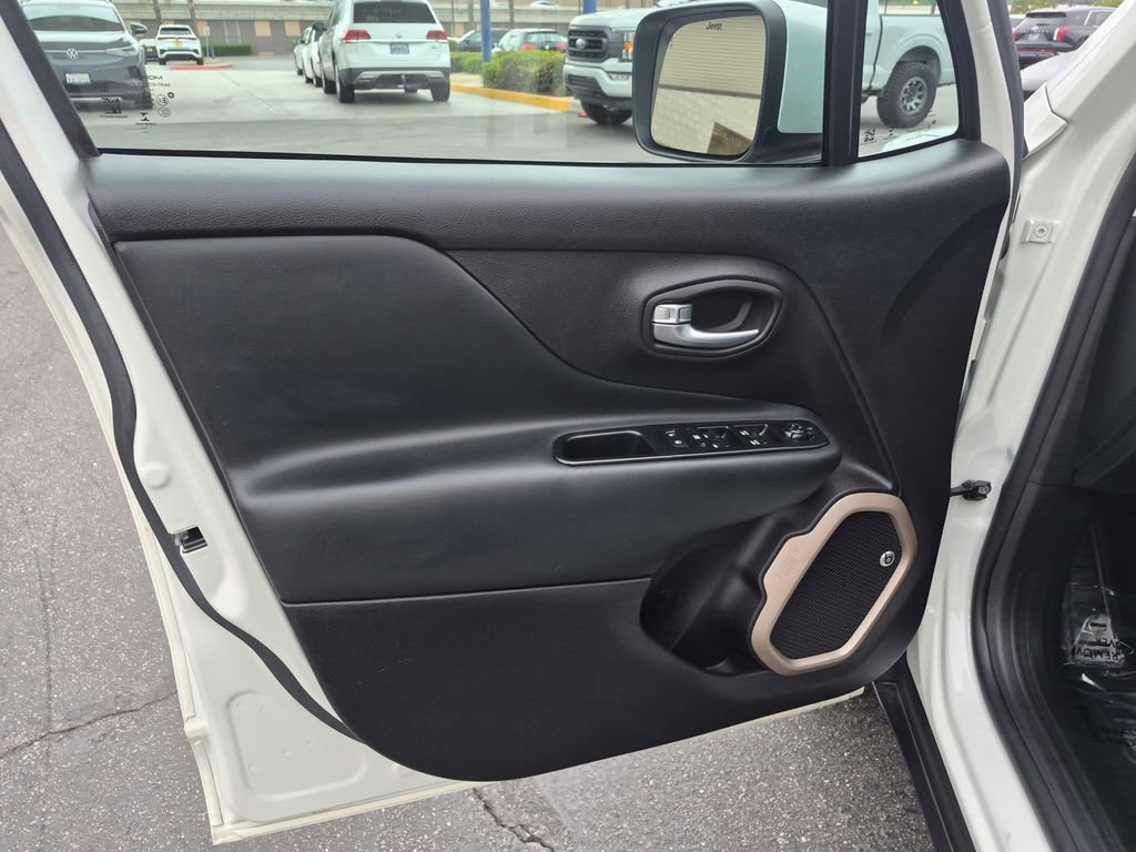 Used 2017 Jeep Renegade Limited image 18