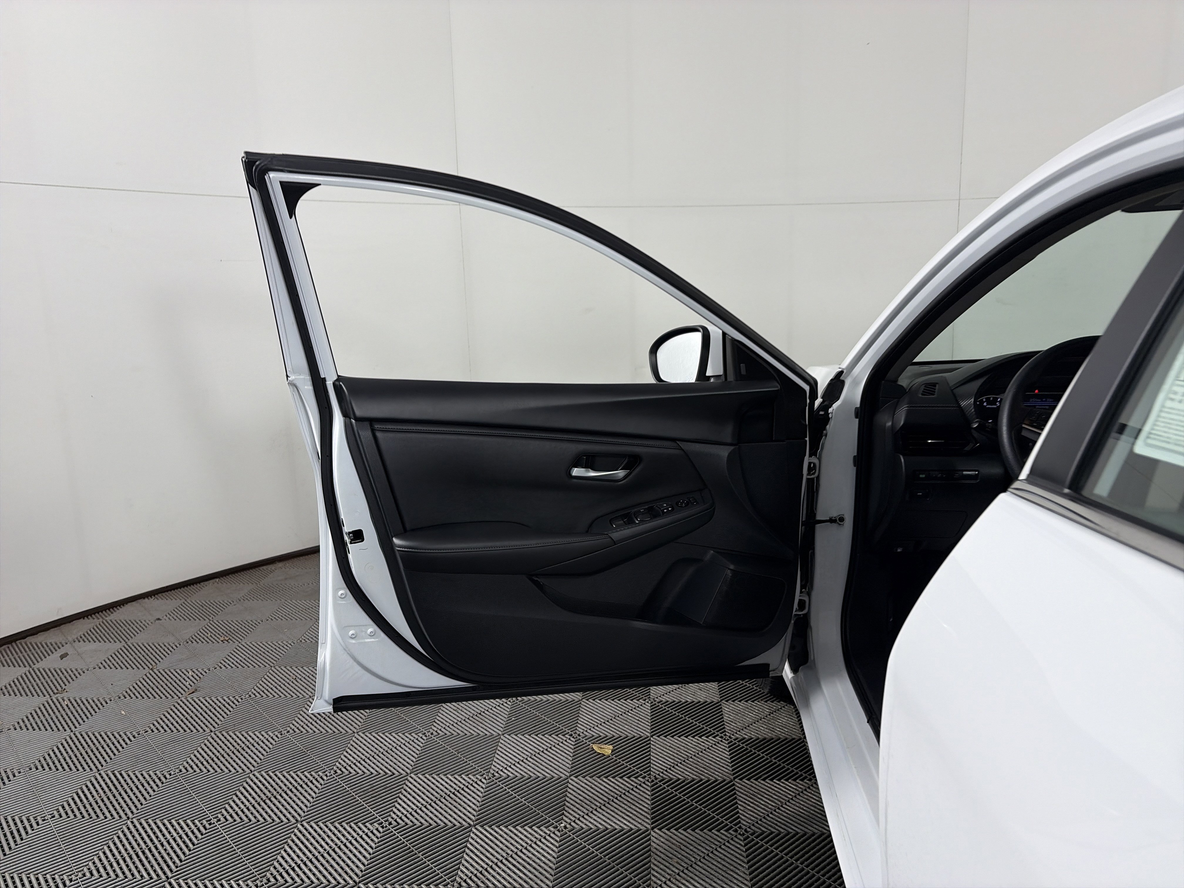 Certified 2024 Nissan Sentra SV image 27