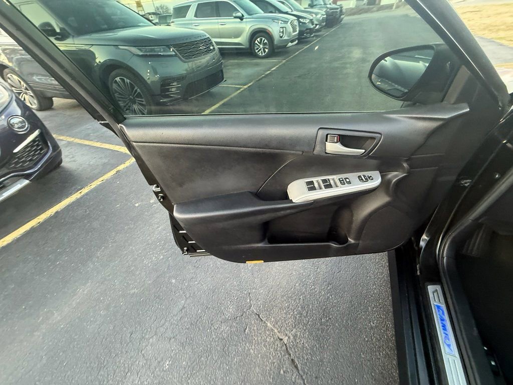 Used 2012 Toyota Camry SE image 10