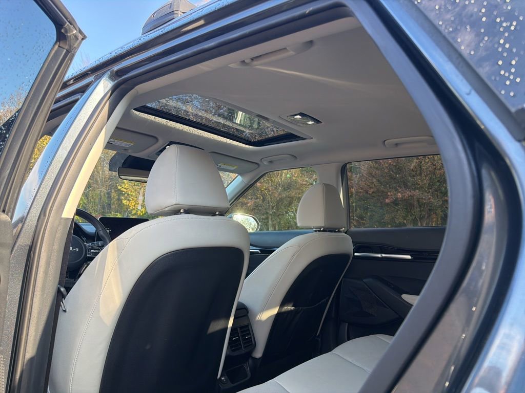 Used 2023 Kia Seltos SX w/ SX Sunroof Package image 11