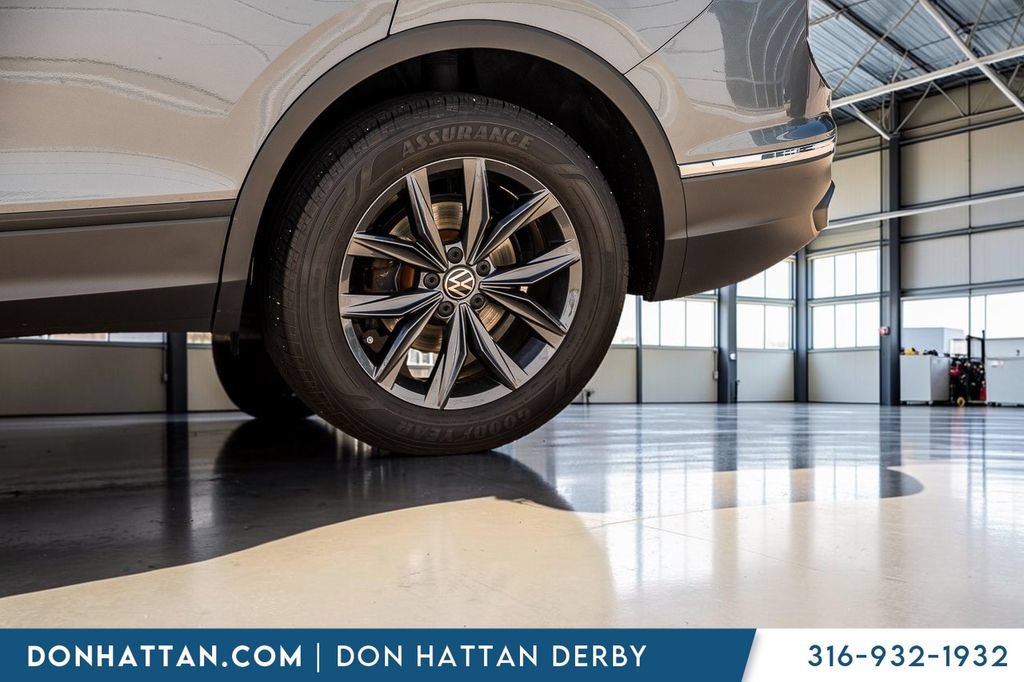 Used 2024 Volkswagen Tiguan SE AWD/4WD image 39