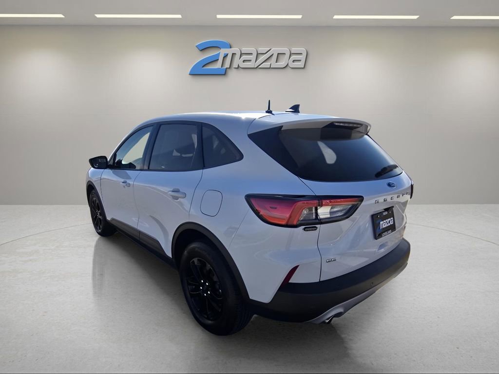 Used 2020 Ford Escape SE Sport image 3