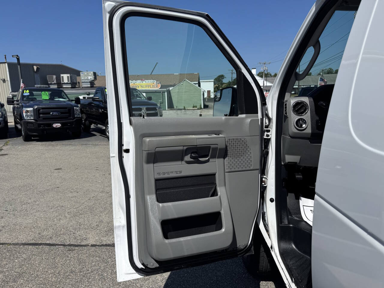 Used 2012 Ford E-250 and Econoline 250 w/ Commercial Cargo Van Pkg RWD image 18