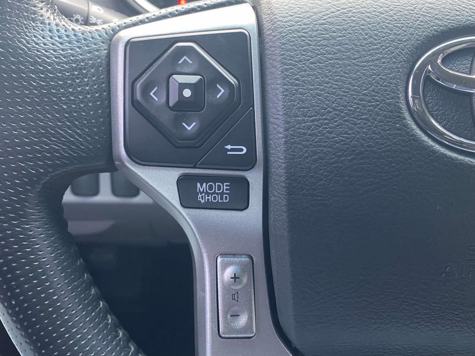 Used 2014 Toyota Tacoma PreRunner image 19