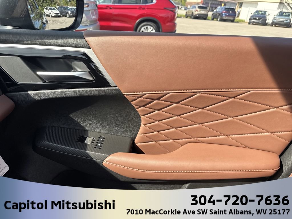 New 2025 Mitsubishi Outlander SEL image 24