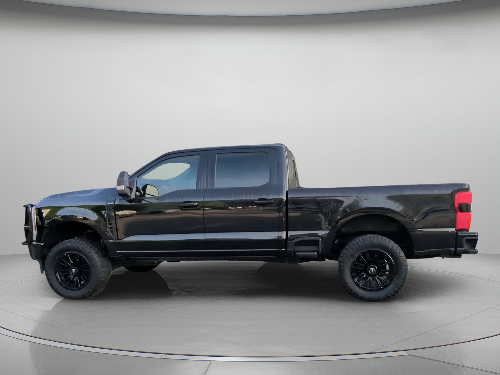 Used 2025 Ford F250 Lariat w/ Black Appearance Package AWD/4WD image 17
