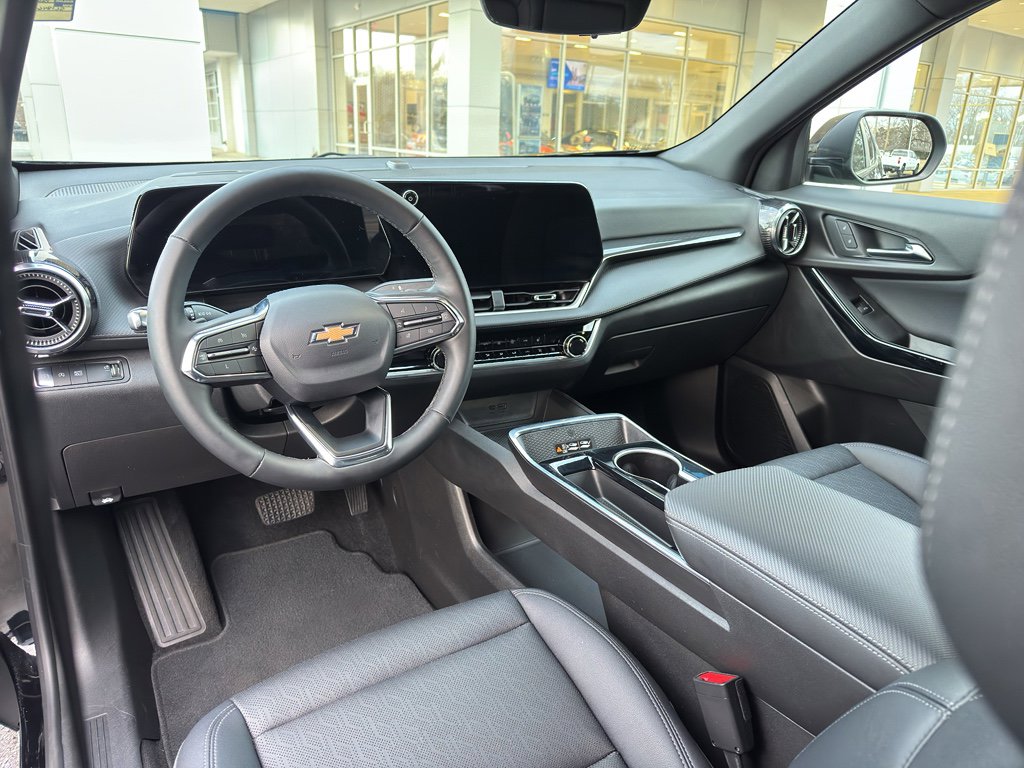 Used 2025 Chevrolet Equinox LT w/ Convenience Package II image 18